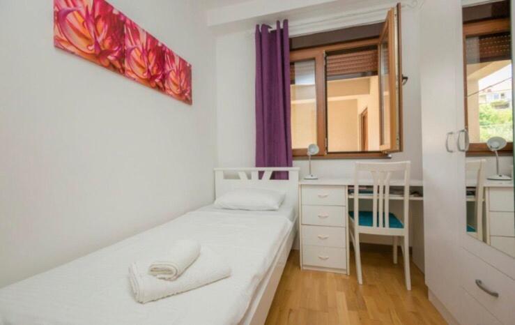Apartment Melaiv *